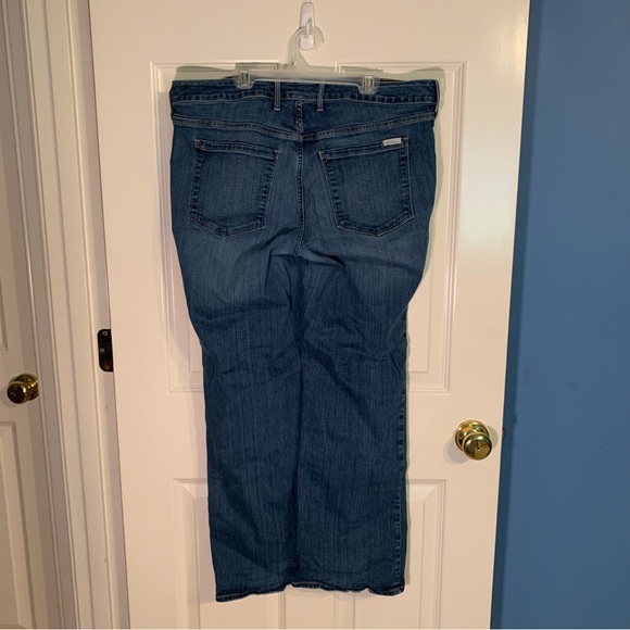 Eddie Bauer women’s size petite 16 slightly curvy boot cut medium wash jeans - Picture 2 of 15